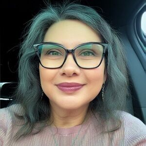 Meet your Posher, Amalia